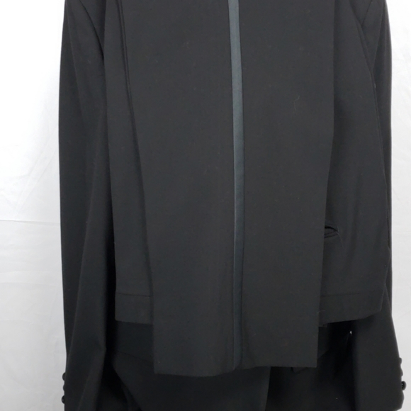 Tuxedo - Picture 3 of 10